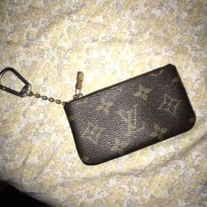 Louie v keychain wallet